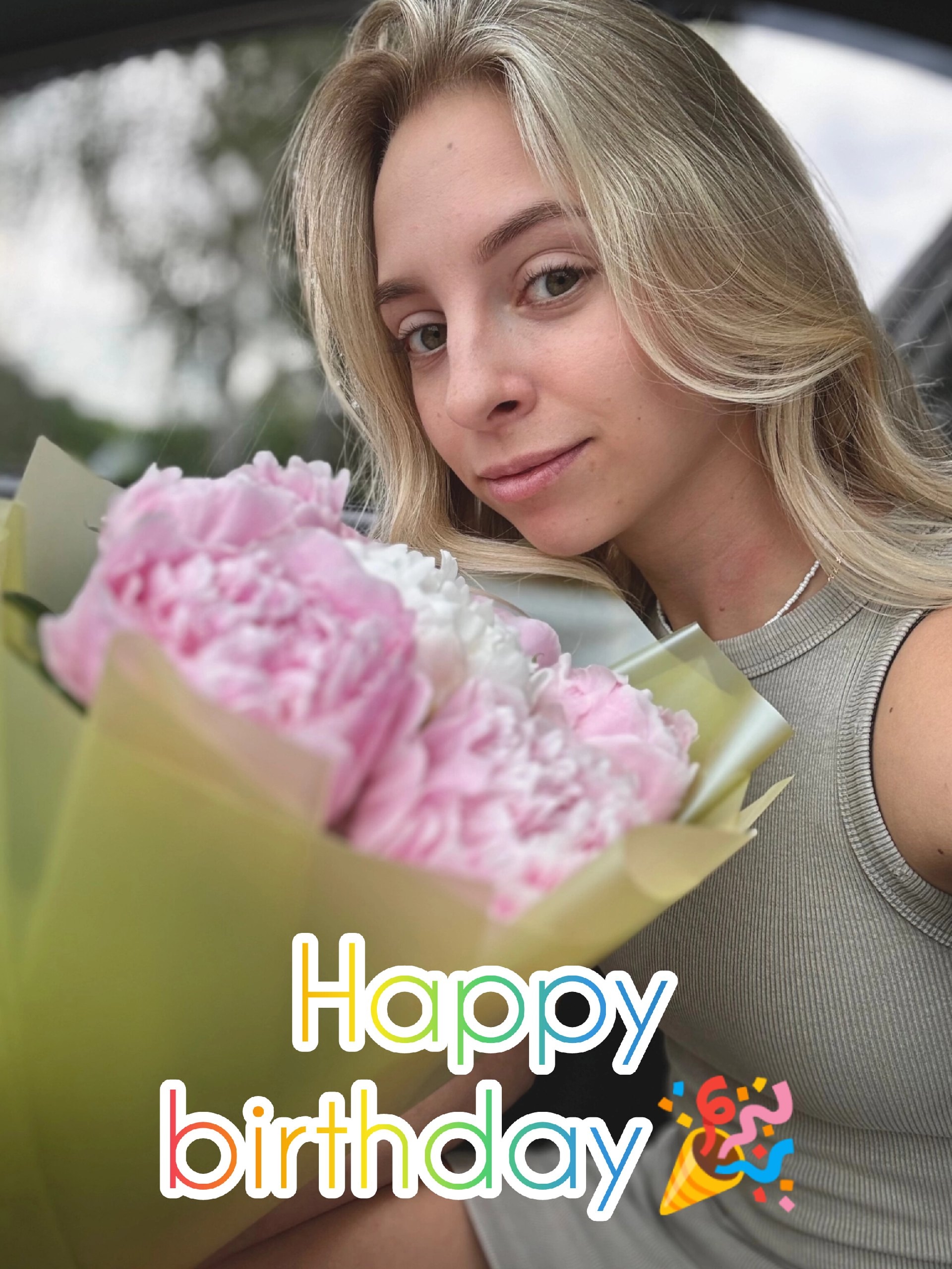 🎉🐾 Сегодня мы с радостью поздравляем нашего замечательного врача-ординатора Христину Игор…